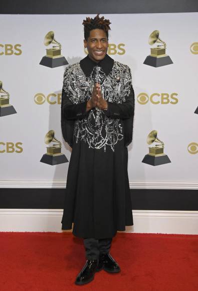 ¿Quién es Jon Batiste, el jazzista que se consagró en los Grammy?