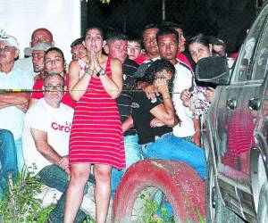 Familiares y amigos del abogado Zelaya lamentaron el doble crimen.