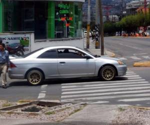 En algunos sectores como el bulevar Morazán los peatones se han quedado desprotegidos, pues no hay presencia de los agentes de orden vial. Foto :Johny Magallanes/El HERALDO
