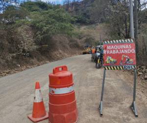 El proyecto vial que busca mejorar las condiciones de la carretera hacia la colonia Villeda Morales mantiene un 7.7% de avance físico. Residentes consideran que es un trabajo que avanza lento.