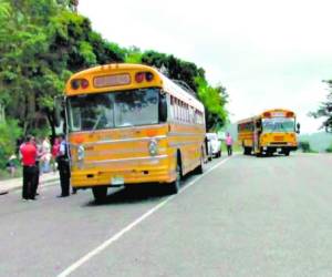 Las autoridades policiales hicieron el levantamiento dentro del bus a la altura del desvío a San Luis, Santa Bárbara.