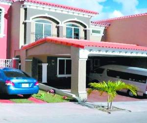 Según el informe, Levis Martínez y su esposa compraron esta residencia en La Arboleda, valorada en L 2.6 millones.