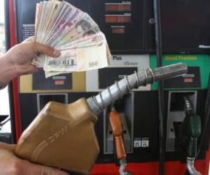 La gasolina superior subirá 57 centavos por galón, por lo que pasa de 89.68 a 90.25 lempiras en la capital de la República.