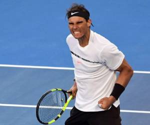 Rafael Nadal, de España, celebra su victoria sobre el ruso Alexander Zverev en su partido de tercera ronda masculina en el sexto día del torneo de tenis Australian Open en Melbourne.