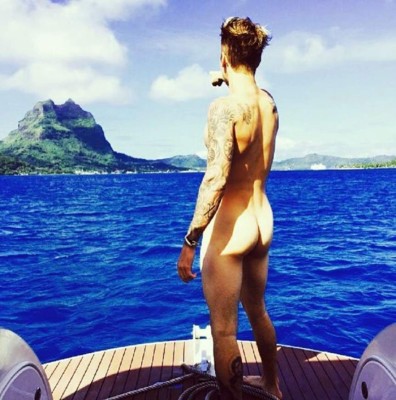 Justin Bieber publica foto desnudo durante sus vacaciones
