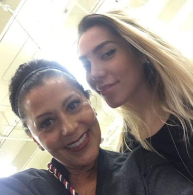 Alejandra Guzmán luce completamente irreconocible; su rostro ya no es el mismo