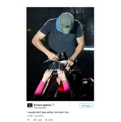 Iglesias se toma selfie íntimo en pleno concierto