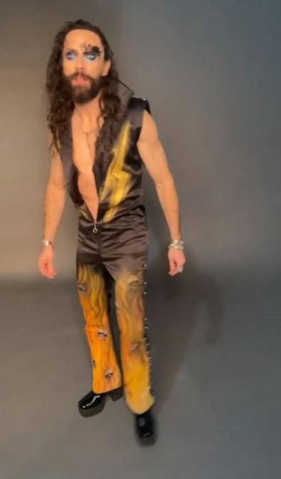 Los virales vestidos de Jay de la Cueva, de Moderatto, que rompen estereotipos de género