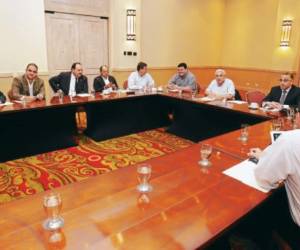 Se leyó un comunicado en el que aceptan que el juego se quede para el sábado.