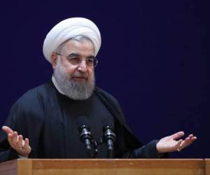Irán aplicará reciprocidad tras prohibición de ingreso a iraníes en EEUU. El presidente iraní, Hassan Rouhani, habla durante una ceremonia en Teherán, Irán.