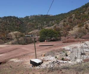 El proyecto se ubica en el kilómetro cuatro en la carretera hacia Santa Lucía. Los desarrolladores del proyecto informaron que ya se han invertido unos 30 millones de lempiras en los trabajos ejecutados. Desde hace varios meses las obras están paralizadas de forma temporal. Foto:Johny Magallanes/EL HERALDO.