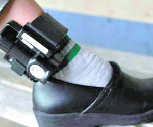 El brazalete ayudará a descongestionar las cárceles del país.