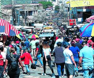 Expertos aseguran que hay que generar competencias de trabajo y mejorar la estructura económica si se quiere tener una mejor cultura. Una buena organización del comercio informal mejoraría los ingresos