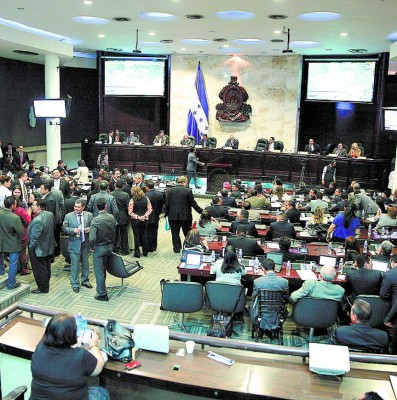 Proponen uniformar sueldo de burócratas