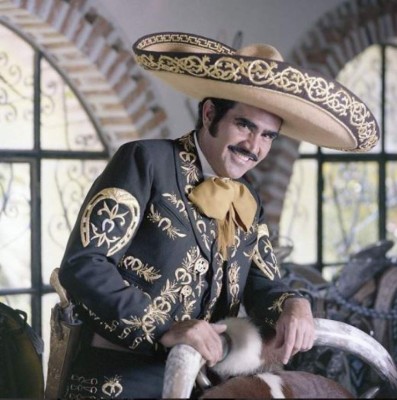 Bordados con hilos de oro y la tela más fina, así eran los trajes de Vicente Fernández