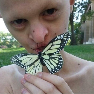 Modelo con inusual apariencia rompe estereotipos de belleza