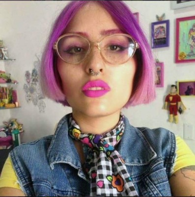 Cantante mexicana publica foto de su novio infiel en la cama con otra mujer