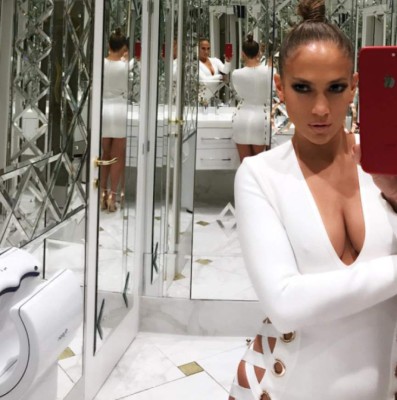 Jennifer López: ¿se operó el busto o está embarazada? El dilema tras una fotografía