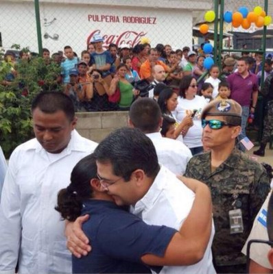 Presidente de Honduras inaugura Centro de Alcance en la capital