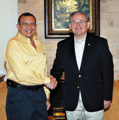 Senador Menéndez pide cuentas en Honduras