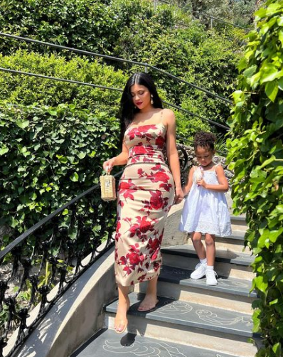 Elegancia, estilo y extravagancia, así lucieron las Kardashian en la boda de Kourtney