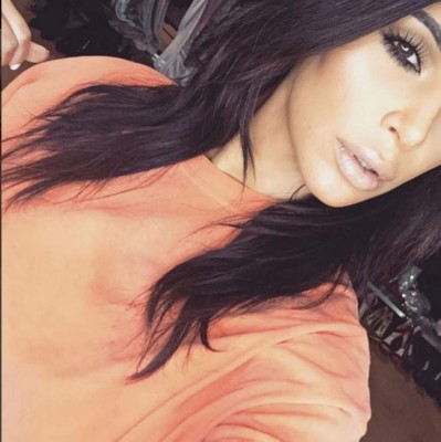Kim Kardashian cobró miles de dólares por tomarse selfies
