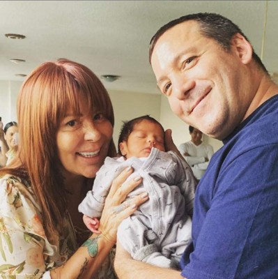 Alejandra Guzmán luce completamente irreconocible; su rostro ya no es el mismo