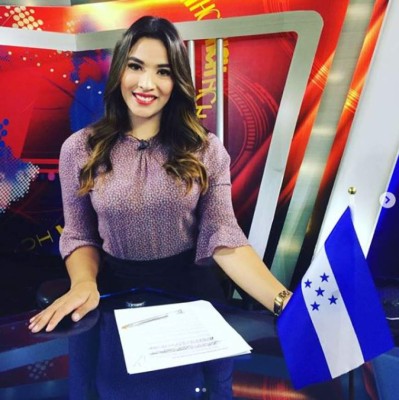 Los 10 looks más elegantes de Carolina Lanza, el bello rostro de la televisión hondureña