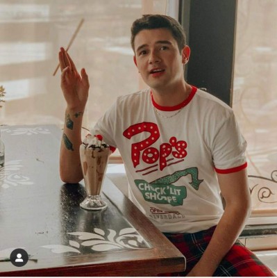 Facundo Caballero, presentador, estudiante de marketing y emprendedor hondureño