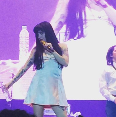 Mon Laferte luce sus sexys piernas en Instagram y le llueven halagos