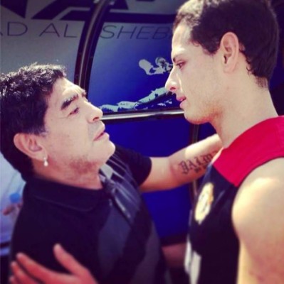 Maradona causó furor en su visita al Manchester United