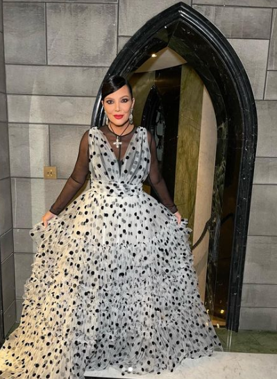 Elegancia, estilo y extravagancia, así lucieron las Kardashian en la boda de Kourtney