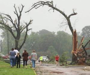 Desde hace varios días, numerosos tornados han barrido el sureste del país y decenas de miles de personas han quedado sin energía eléctrica en Texas y Luisiana.