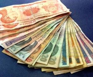 El control de la masa salarial y el aumento de los ingresos tributarios ha permitido reducir el déficit fiscal....