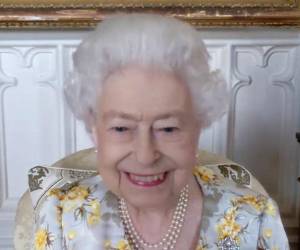 La monarca realizó una videoconferencia con el personal de salud británico.