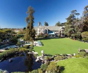 Holly Madison y Kendra Wilkinson, revelaron que muchas veces recurrieron a las drogas y el alcohol para intentar sobrellevar la deprsión por el maltrato del dueño de casa.