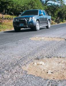 Los conductores de la carretera CA-4 entre Chamelecón, Cortés y La Entrada, Copán tiene décadas de estar sufriendo por el mal estado de la vía, pese a que el proyecto ya fue concesionado.