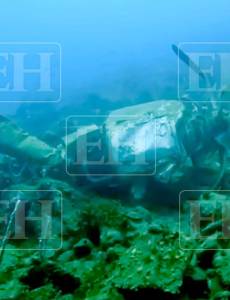 El avión sigue a 65 metros bajo las profundidades del mar. Este equipo tuvo acceso a las fotografías de la aeronave, que está en cinco partes. Para seguir con las investigaciones deben sacarlas del agua.