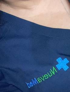La mujer contó que eran siete jóvenes con experiencia en ventas y veterinaria que se hacían pasar por médicos para supuestamente estafar a las personas.