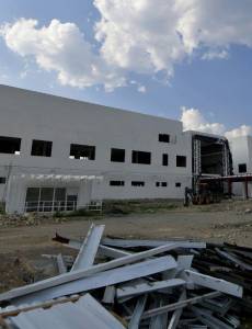 La infraestructura del Hospital de Ocotepeque, como uno de los otros hospitales, fue desarrollada mediante un sistema de contratación fragmentada que presenta avances físicos reducidos en comparación con el volumen de recursos ejecutado.