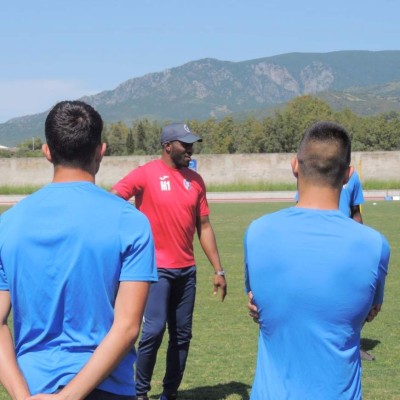 Así fue el primer entrenamiento de David Suazo con el Carbonia de Italia