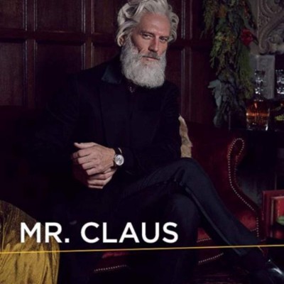 Un sexy 'Mr. Claus' enciende la Navidad en México