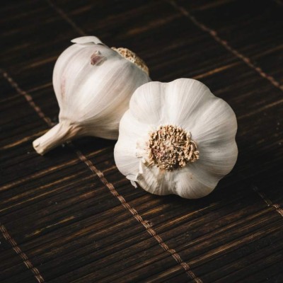 Combate, reduce y relaja: ¿cuáles son los beneficios de consumir ajo crudo?