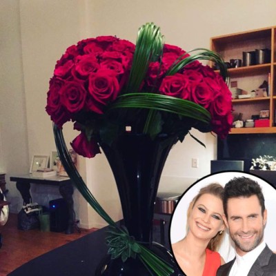 Adam Levine sorprende a su bella esposa