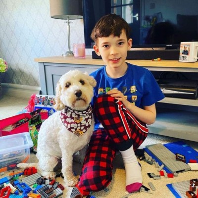 La dramática historia de Jacob, un niño de 10 años que dejó de caminar a causa del coronavirus (FOTOS)