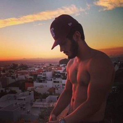 Hermano de mujer narco también presume lujos