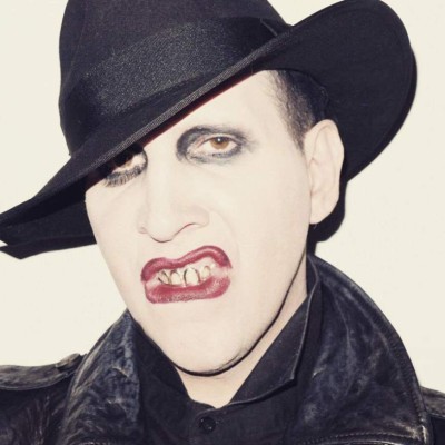 Marilyn Manson sufrió una penosa caída durante su concierto de rock