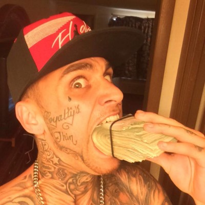 Pareja comparte fotos en Facebook después de robar un banco