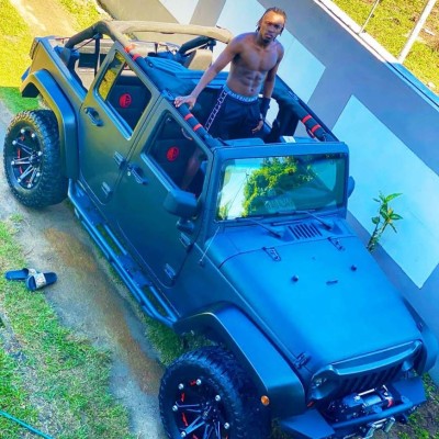 Carros, viajes y moda: así es la vida de Alberth Elis en Portugal