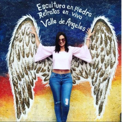 Hondureña Helena Álvarez luce cuerpazo y muestra su abdomen de 'acero'